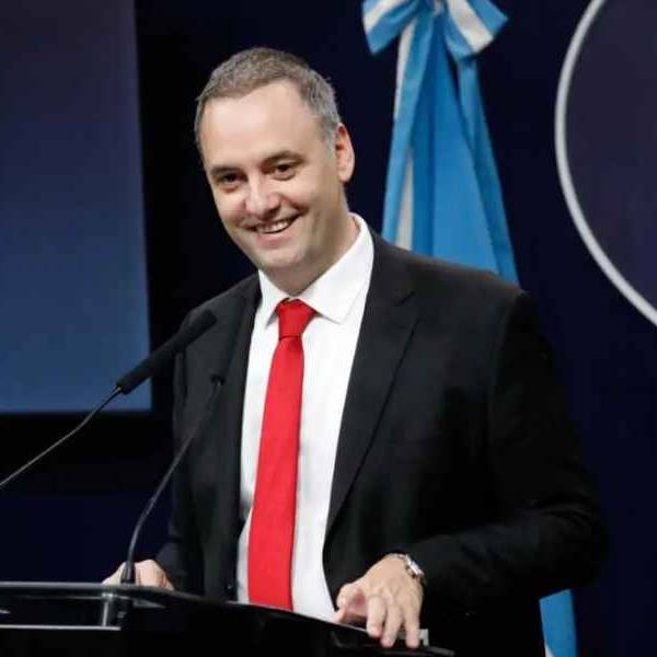 Adorni explicó su patrimonio tras presentar la declaración jurada: “Con mi mujer ganamos US$300 mil en cripto”