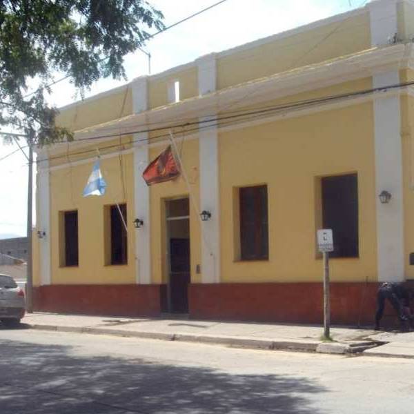 Un parlante con sorpresa: Intentó ingresar estupefacientes a una comisaría de Rosario de la Frontera