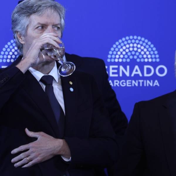 El presidente del Banco Central  dice que el oro de la Argentina fue enviado Suiza aunque el mercado cree que está en Londres