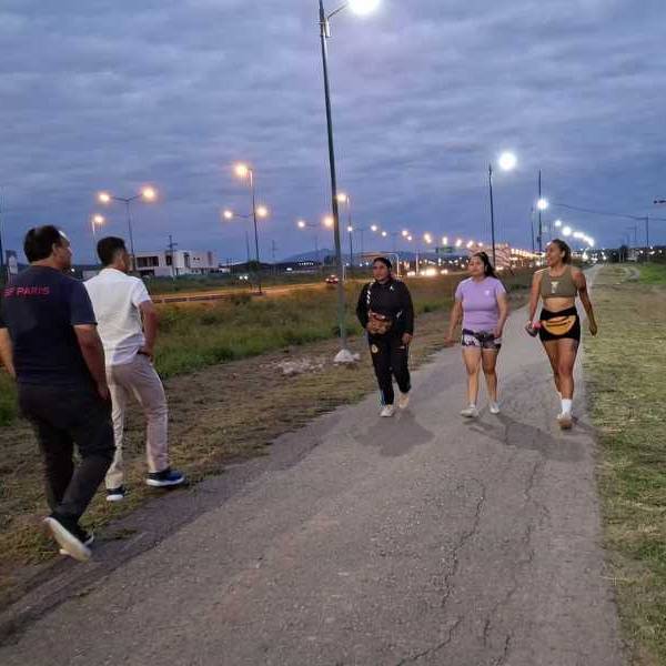 Más seguridad: Se colocaron 64 nuevas Leds en la ciclovía oeste