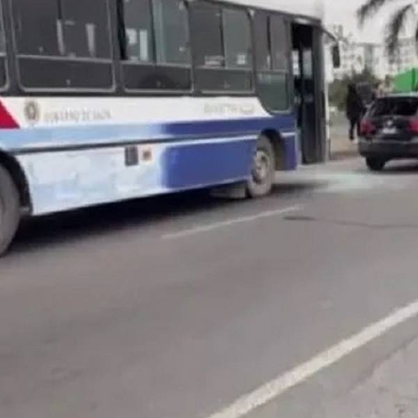 Un choque en cadena dejó heridos a dos pasajeros de un colectivo de SAETA