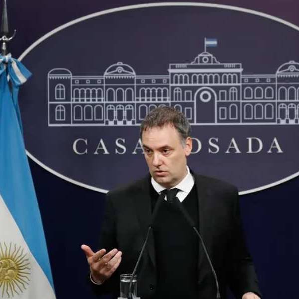 La última declaración jurada de manuel Adorni presenta propiedades, dólares y una cuenta en Estados Unidos