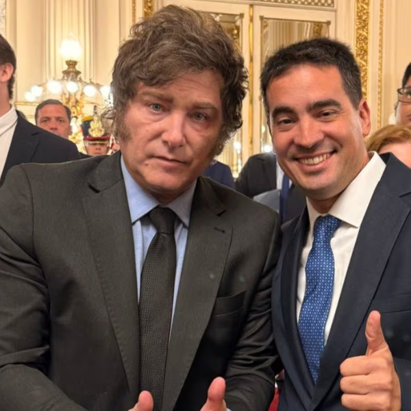 Adrián Ravier es el nuevo vocero presidencial y Manuel Adorni lo felicitó: “Todos los éxitos en esta nueva etapa”