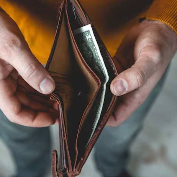 El drama del sobreendeudamiento: Hay empleados en blanco en Salta que llegan a fin de mes sin cobrar un peso