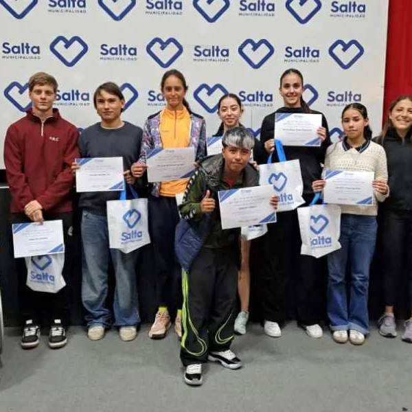La Municipalidad entregó las Becas Deportivas 2026-2027 a 10 jóvenes de la ciudad