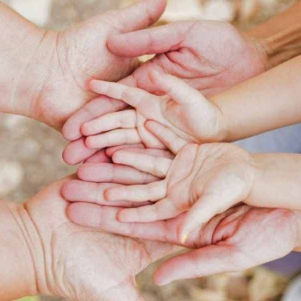 Un acto de amor: Una familia salteña que ya había adoptado abrió nuevamente su hogar a tres hermanitos más