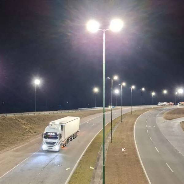 Más seguridad: La Municipalidad instala luces LED en el Acceso Norte