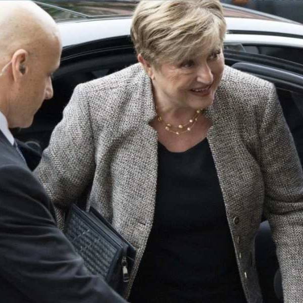 La titular del FMI  sugirió en una reunión con empresarios argentinos que el dólar tiene que estar más alto