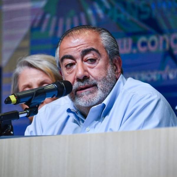 Empleados de Sanidad rechazan el tope de aumento salarial de 1% mensual que pretende el Gobierno