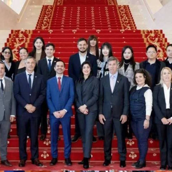 China pagó un viaje de diputados libertarios a Huawei y complica a Milei con Trump