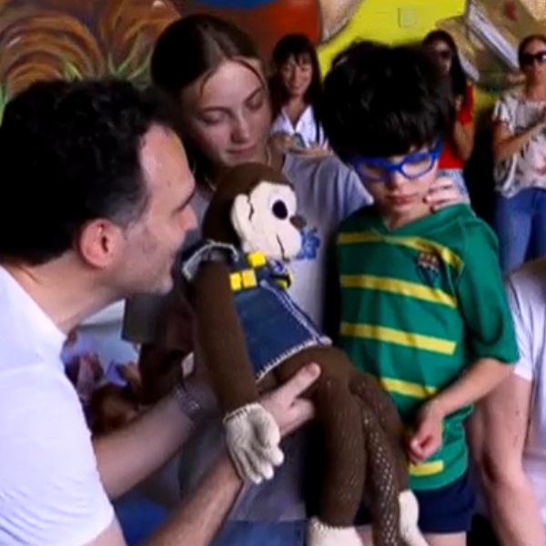 Un viaje solidario de 1500 Km para que un salteñito que perdió la vista pueda acceder a un dispositivo que le facilita aprender Braille