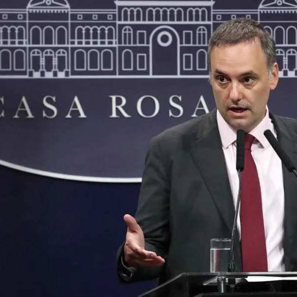 El alquiler del country de la madre de Adorni se pagó un año por adelantado y en dólares