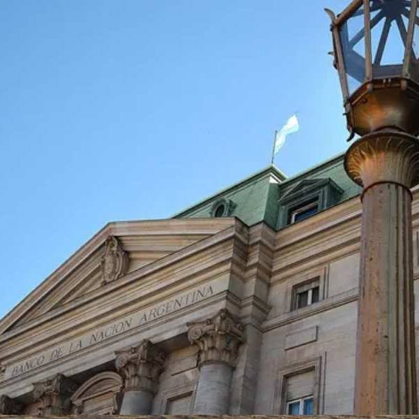 Milei autorizó que el Banco Nación otorgue 1.120 créditos hipotecarios a funcionarios de los 3 poderes del Estado