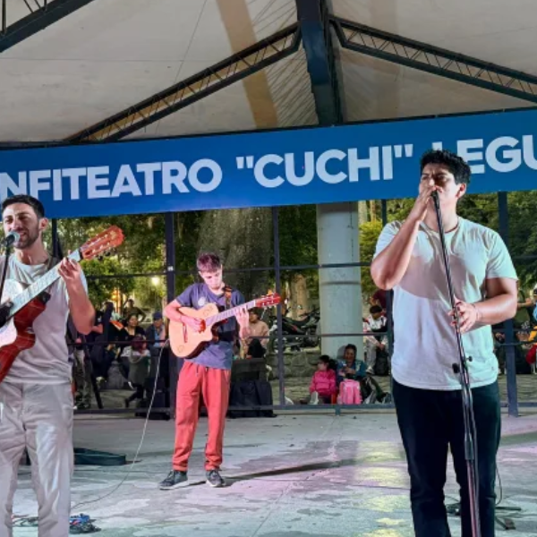 “Guitarreada Activa” hizo latir al anfi del parque San Martín a puro folclore