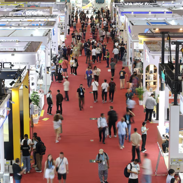 La importación se enfría: cayó fuerte la cantidad de argentinos que viajaron a comprar a la principal feria de China