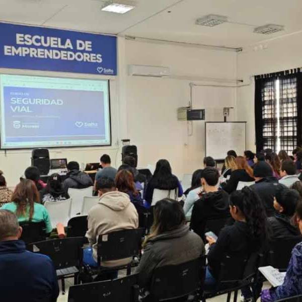 Son 200 alumnos: Comenzaron las clases teóricas en la Escuela de Manejo para la tercera tanda de inscriptos