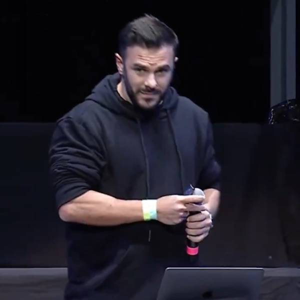 Estudiantes secundarios abuchearon al influencer libertario de Cocos Capital quien había defendido a $Libra