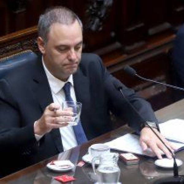 La Justicia prohibió la salida del país del exjefe de gabinete Manuel Adorni
