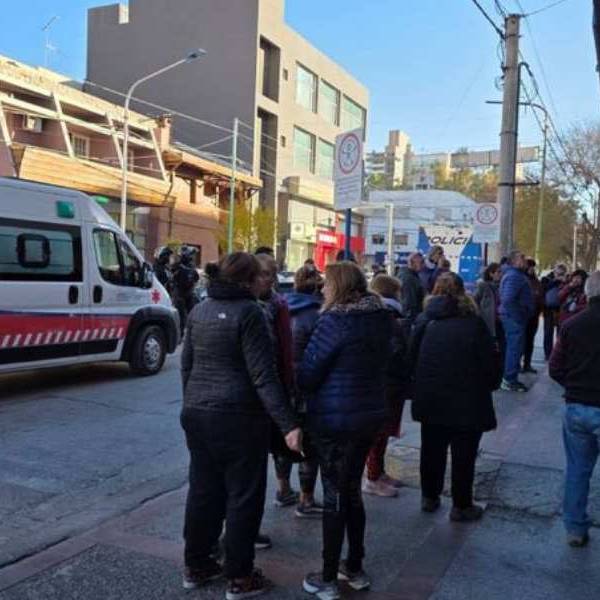 En PAMI-Neuquén un jubilado que esperaba sus remedios se descompensó y murió: 