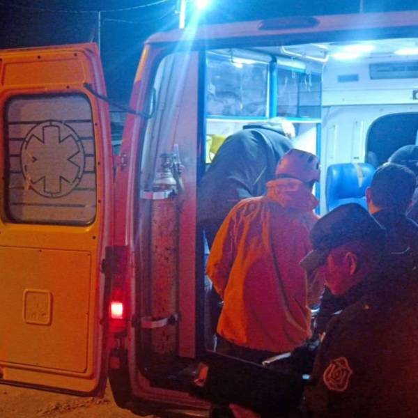 Drama en San Lorenzo: Un joven sufrió un cólico renal en pleno sendero mientras la Selección jugaba y debieron rescatarlo en camilla