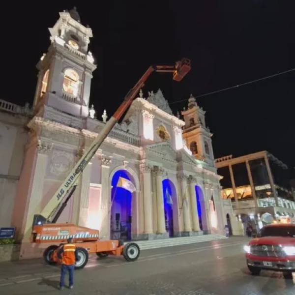 La Catedral de Salta recupera su esplendor: La Municipalidad está renovando por completo su iluminación