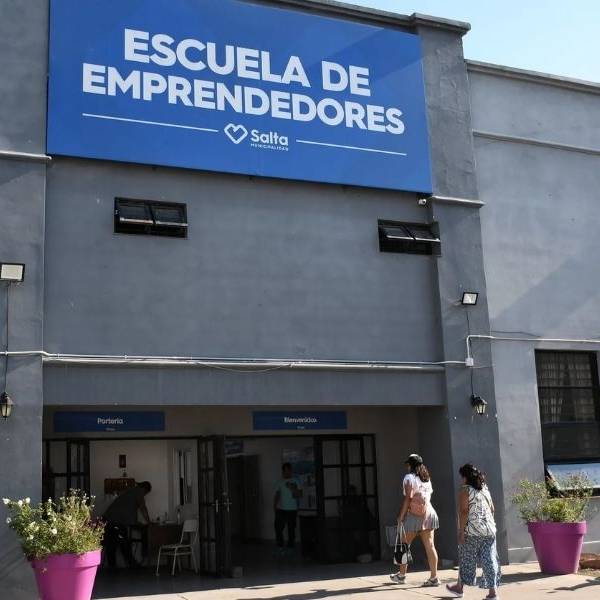 En la Escuela de Emprendores podés aprendér a estudiar e investigar con inteligencia artificial