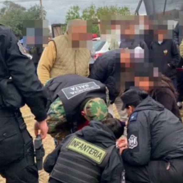La importancia de estar capacitados: Policías le salvaron la vida a un bebé que sufrió una broncoaspiración y se ahogaba en Las Lajitas