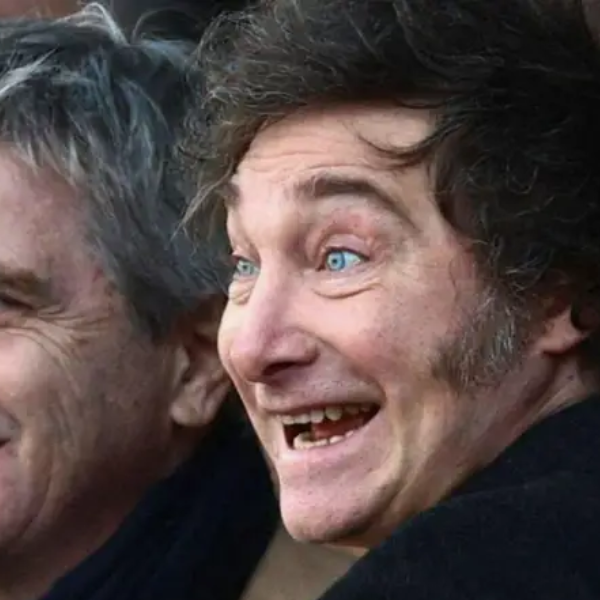 Mientras el país vive en medio de un festival de deuda, un fondos buitre vuelven a apuntar contra Argentina