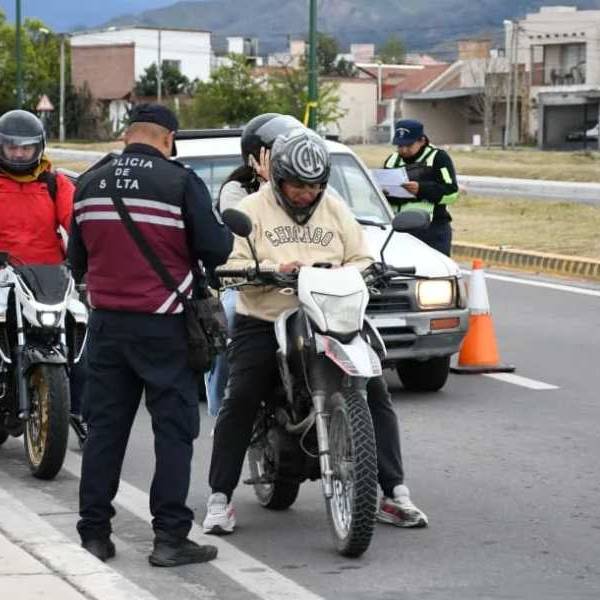 Operativo en Parque Bicentenario: Tránsito secuestró 12 motos por alcoholemia, falta de documentación, casco y circular sin luces