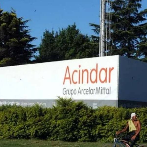 Acindar en crisis: El “motor de acero argentino” bajó su producción a la mitad y despidió 600 trabajadores en dos años