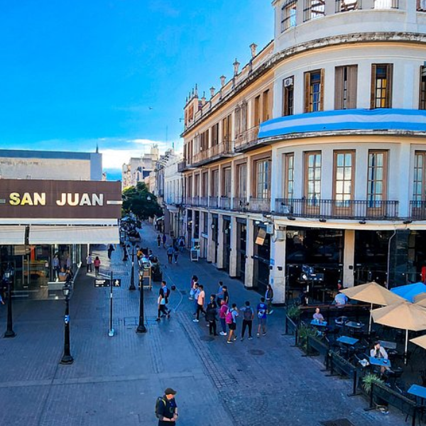 El freno nocturno de SAETA revive el debate que divide a Salta: ¿Se viene el horario comercial corrido?