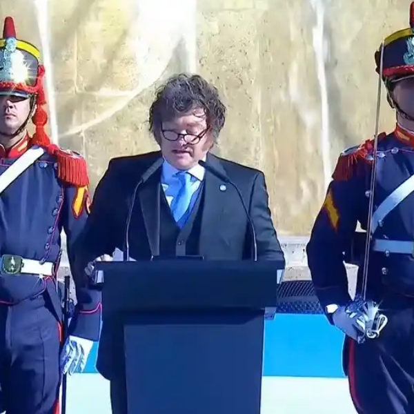 Milei respaldó a Manuel Adorni en el Día de la Bandera y afirmó que Belgrano fue el 