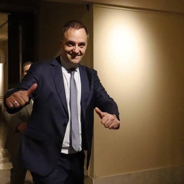 Manuel Adorni gastó más de 8 millones de pesos en sábanas de lujo en 2025, de acuerdo a la factura que encontró la fiscalía
