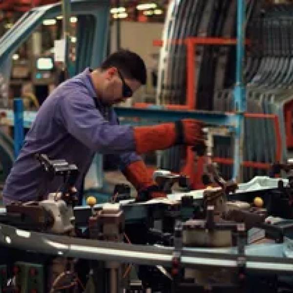 La industria Argentina acumula cuatro meses de caída y retrocede a niveles de hace casi 18 años