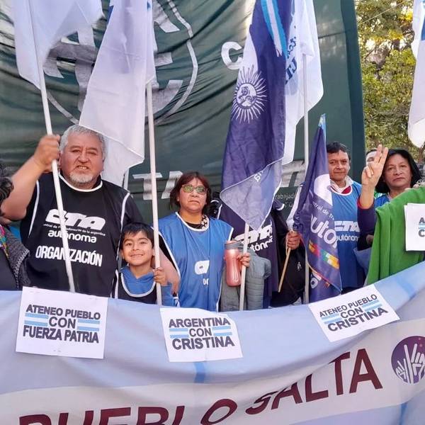 En Salta marcharon contra Milei: “Volcaron la bronca en un voto que hoy los está traicionando”