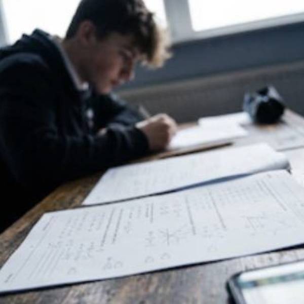Pruebas PISA: Argentina cayó en matemáticas, ciencias y lectura y tuvo sus peores resultados desde 2006