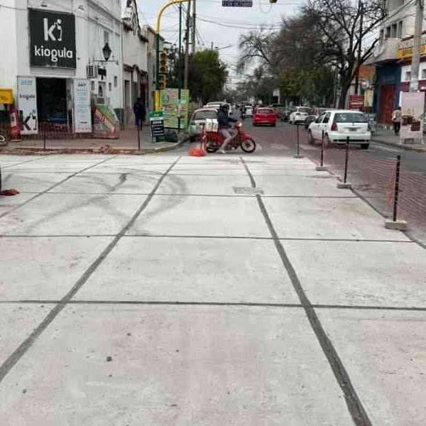 La Municipalidad renovó la calzada en 12 de Octubre y Mitre: En 20 días está habilitada