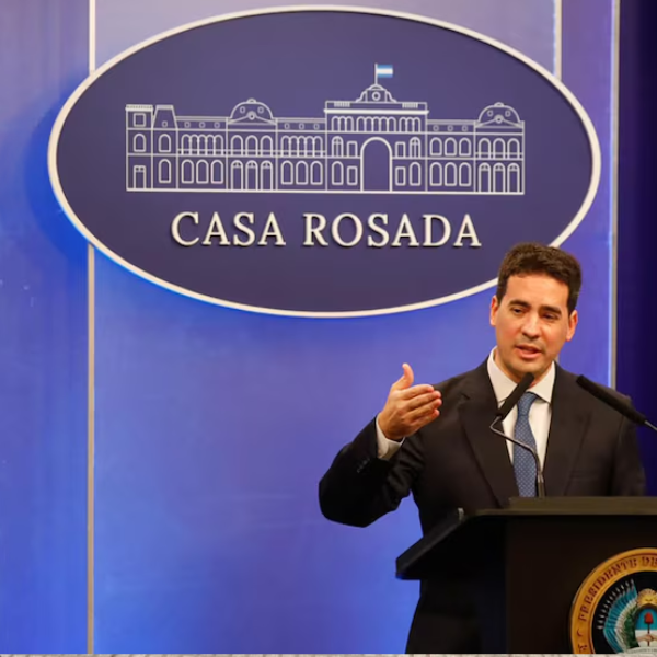 El vocero presidencial responsabilizó a las familias por la morosidad: 