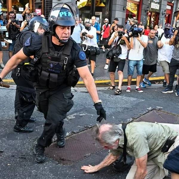 Fuerte represión en la marcha de los jubilados: hubo dos periodistas heridos