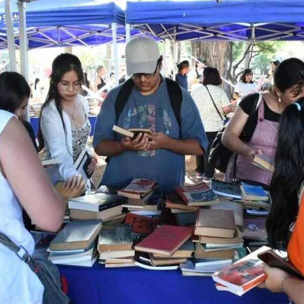 Más de 3 mil personas disfrutaron de la última Suelta de Libros del año