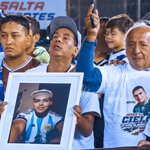 Emotivo homenaje de Juventud Antoniana a Darío Soto, Lucas López y Mauricio Meres