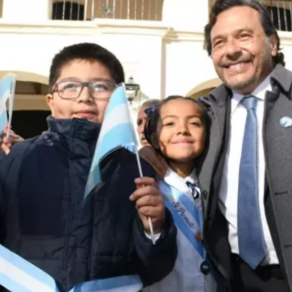 Más de 600 alumnos salteños de cuarto grado realizaron la promesa de fidelidad a la Bandera Nacional