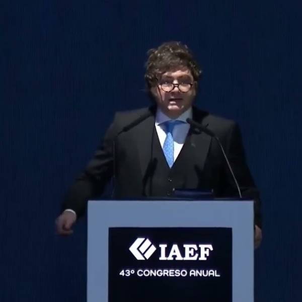 Milei insiste que periodistas, empresarios y políticos 