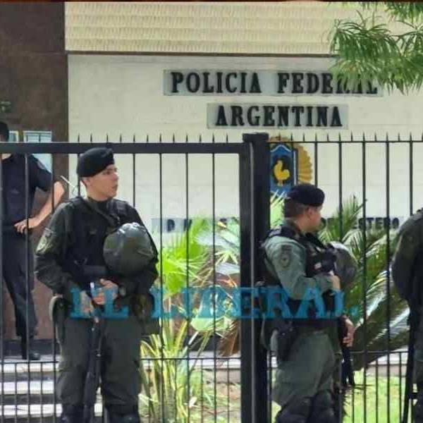 En Santiago del Estero detienen a 6 policías federales acusados de quedarse con droga de allanamientos y revenderlas