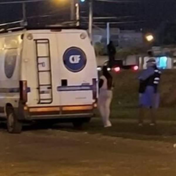 Terror en barrio Solís Pizarro: Atacó a puñaladas a su pareja y terminó hospitalizado bajo custodia
