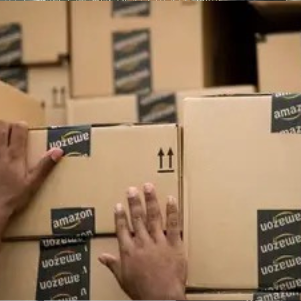 Modelo libertario: Mientras cae el consumo local y los comercios están vacíos, las compras al exterior baten récords