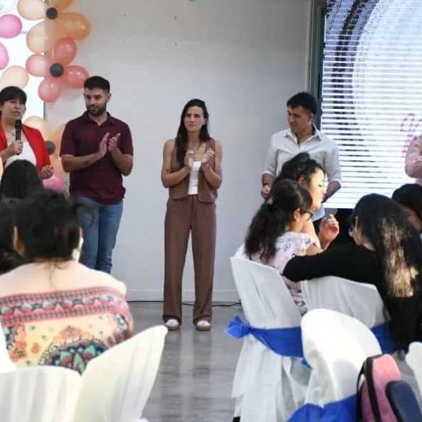 Distinguieron a vecinas emprendedoras de la ciudad