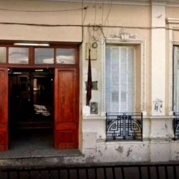 Un alumno ingresó con un machete al colegio en pleno centro salteño, llamaron al 911 y fue echado del establecimiento