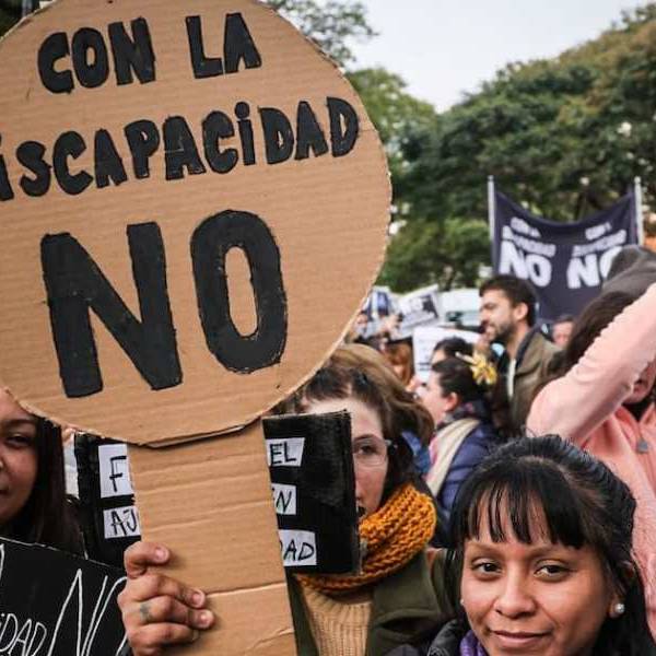 En todo el pais protestan contra el proyecto de Milei que recortaría pensiones por discapacidad