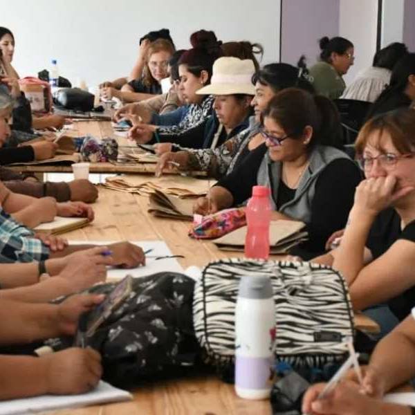 En el CIC de Villa Asunción la Municipalidad inició un taller de marroquinería para emprender en el Día de la Madre